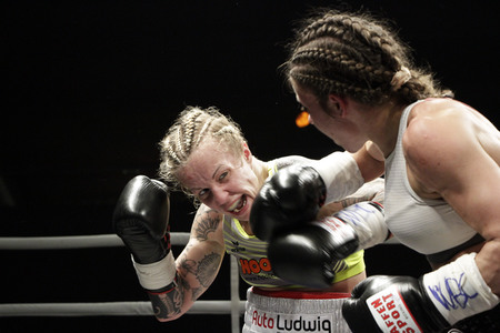 WBC WM-Boxkampf Eva Voraberger vs. Nina Radovanovic in Wiener Neustadt