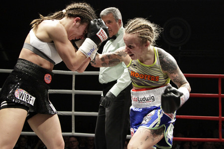 WBC WM-Boxkampf Eva Voraberger vs. Nina Radovanovic in Wiener Neustadt