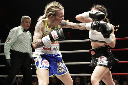 WBC WM-Boxkampf Eva Voraberger vs. Nina Radovanovic in Wiener Neustadt
