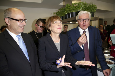 Frank-Walter Steinmeier besucht Berufsschulen in Hamburg