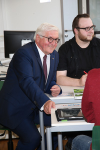 Frank-Walter Steinmeier besucht Berufsschulen in Hamburg