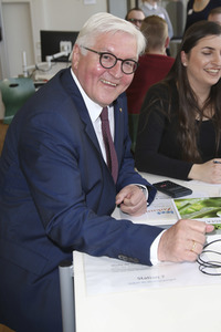 Frank-Walter Steinmeier besucht Berufsschulen in Hamburg