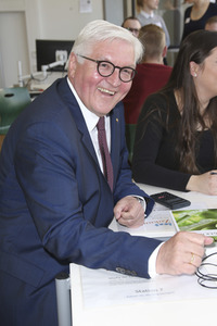 Frank-Walter Steinmeier besucht Berufsschulen in Hamburg