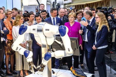Eröffnungsrundgang der Kanzlerin auf der Hannover Messe 2018