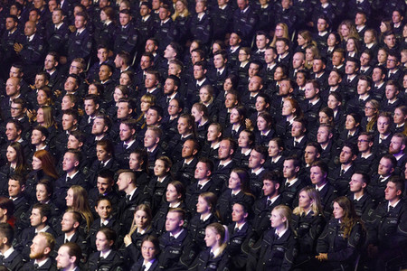 Vereidigung von 2300 Kommissaranwärtern in Köln