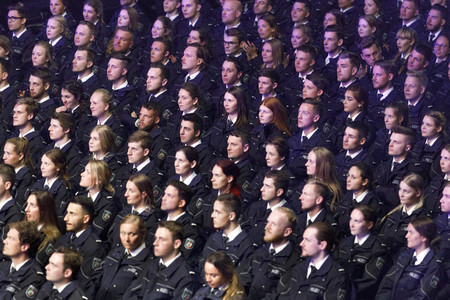 Vereidigung von 2300 Kommissaranwärtern in Köln