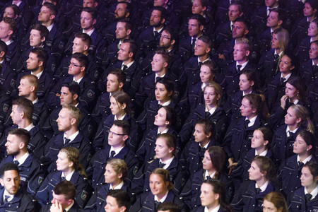 Vereidigung von 2300 Kommissaranwärtern in Köln