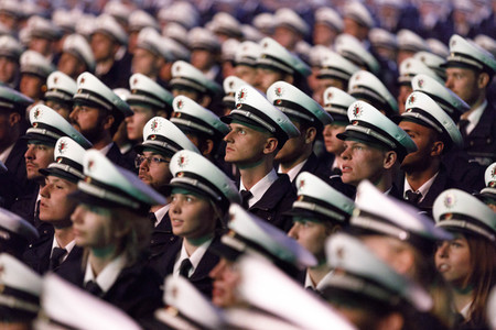Vereidigung von 2300 Kommissaranwärtern in Köln