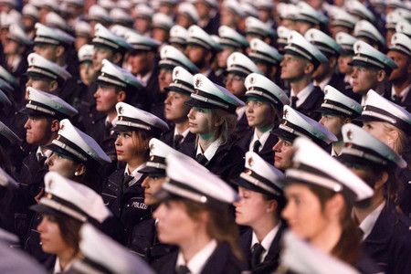 Vereidigung von 2300 Kommissaranwärtern in Köln