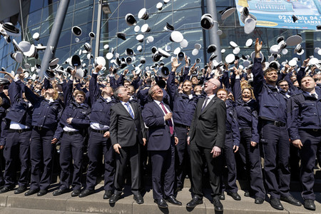 Vereidigung von 2300 Kommissaranwärtern in Köln
