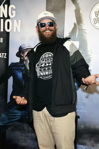 Premiere der Tanzshow 'Flying Illusion' in Berlin