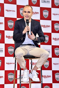 Pressekonferenz mit Andrés Iniesta in Tokio