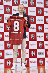 Pressekonferenz mit Andrés Iniesta in Tokio