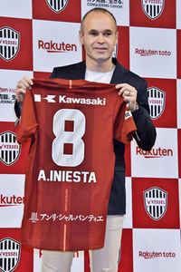Pressekonferenz mit Andrés Iniesta in Tokio