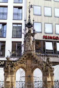 Der Heinzelmännchenbrunnen in Köln