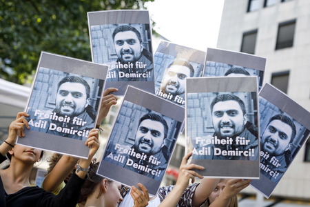 Symbolfoto Freiheit für Adil Demirci