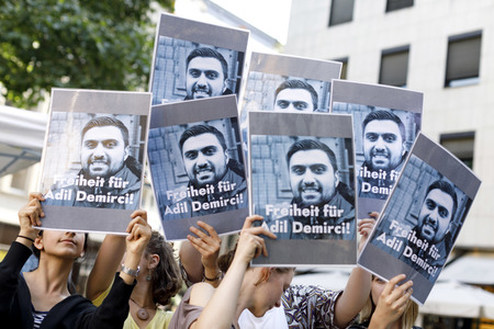 Symbolfoto Freiheit für Adil Demirci
