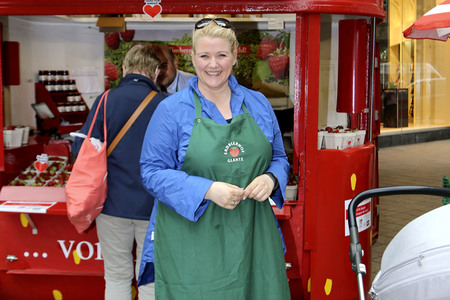 Erdbeer-Charity-Verkauf in Hamburg