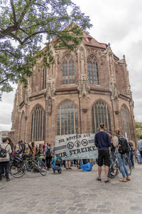 Demonstration 'Bildung statt Abschiebung' in Nürnberg