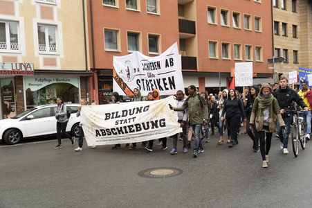 Demonstration 'Bildung statt Abschiebung' in Nürnberg