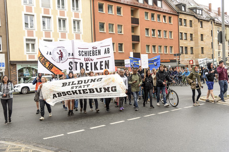 Demonstration 'Bildung statt Abschiebung' in Nürnberg