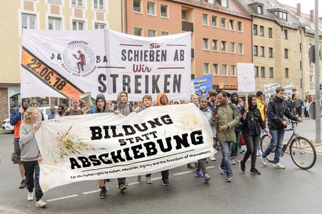 Demonstration 'Bildung statt Abschiebung' in Nürnberg