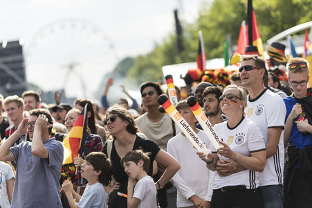 FIFA WM Public Viewing Deutschland gegen Südkorea in Berlin