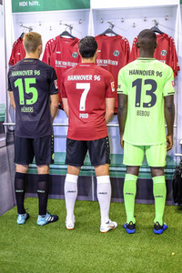 Präsentation der neuen Hannover 96 Trikots in Hannover