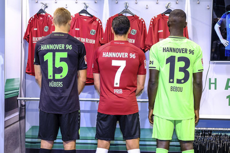 Präsentation der neuen Hannover 96 Trikots in Hannover