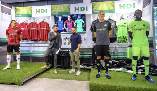 Präsentation der neuen Hannover 96 Trikots in Hannover
