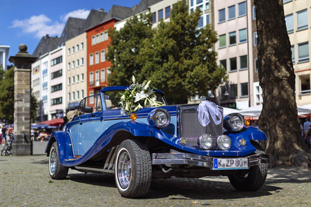 Symbolfoto Hochzeitsauto