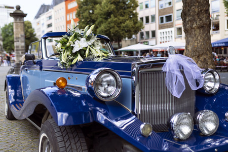Symbolfoto Hochzeitsauto
