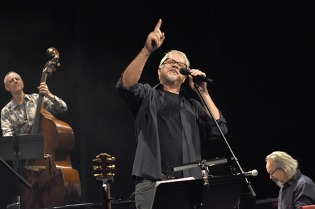 Konzert von Tim Robbins and The Rogues Gallery Band in Karlsbad