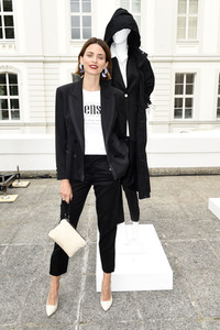 Gruppenausstellung des Kulturformats Der Berliner Salon auf der Berlin Fashion Week Spring/Summer 2019