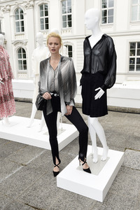 Gruppenausstellung des Kulturformats Der Berliner Salon auf der Berlin Fashion Week Spring/Summer 2019