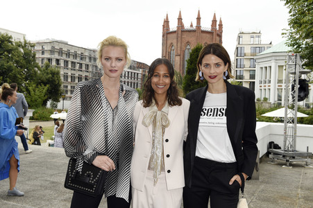 Gruppenausstellung des Kulturformats Der Berliner Salon auf der Berlin Fashion Week Spring/Summer 2019