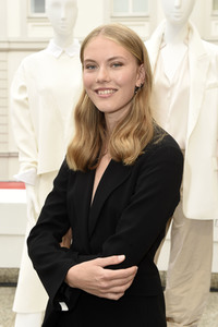 Gruppenausstellung des Kulturformats Der Berliner Salon auf der Berlin Fashion Week Spring/Summer 2019