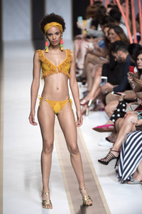 Dolores Cortés Fashion Show auf der Mercedes-Benz Fashion Week Madrid Spring/Summer 2019