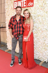 Red Summer Night by BUNTE.de in München
