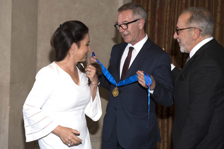 Preisverleihung an Gloria Estefan in Madrid