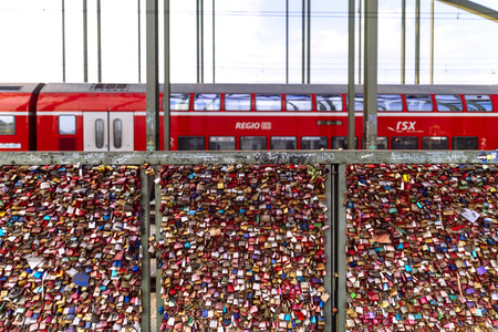 Symbolfoto Liebesschlösser