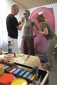 GEEK ART: Zombie-Apokalypse / Zombie Apocalypse Bodypainting