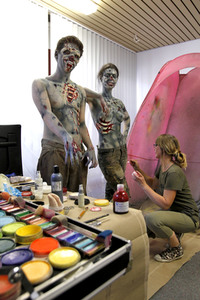 GEEK ART: Zombie-Apokalypse / Zombie Apocalypse Bodypainting