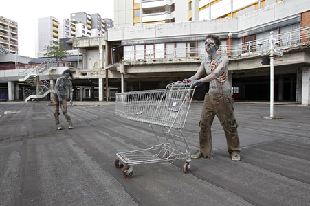 GEEK ART: Zombie-Apokalypse / Zombie Apocalypse Bodypainting