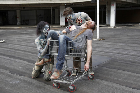 GEEK ART: Zombie-Apokalypse / Zombie Apocalypse Bodypainting