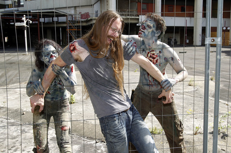 GEEK ART: Zombie-Apokalypse / Zombie Apocalypse Bodypainting