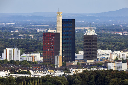 Deutsche-Welle-Hochhaus mit Deutschlandradio-Turm in Köln
