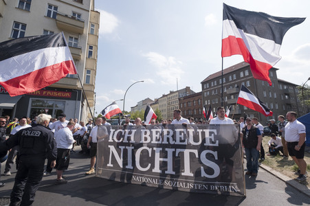 Neonazi-Aufmarsch und Gegendemonstration in Berlin