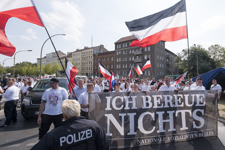 Neonazi-Aufmarsch und Gegendemonstration in Berlin