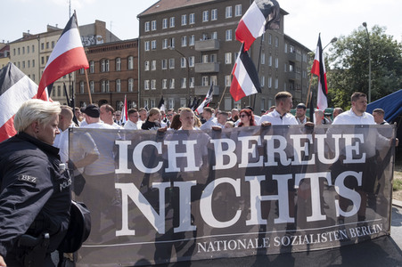 Neonazi-Aufmarsch und Gegendemonstration in Berlin